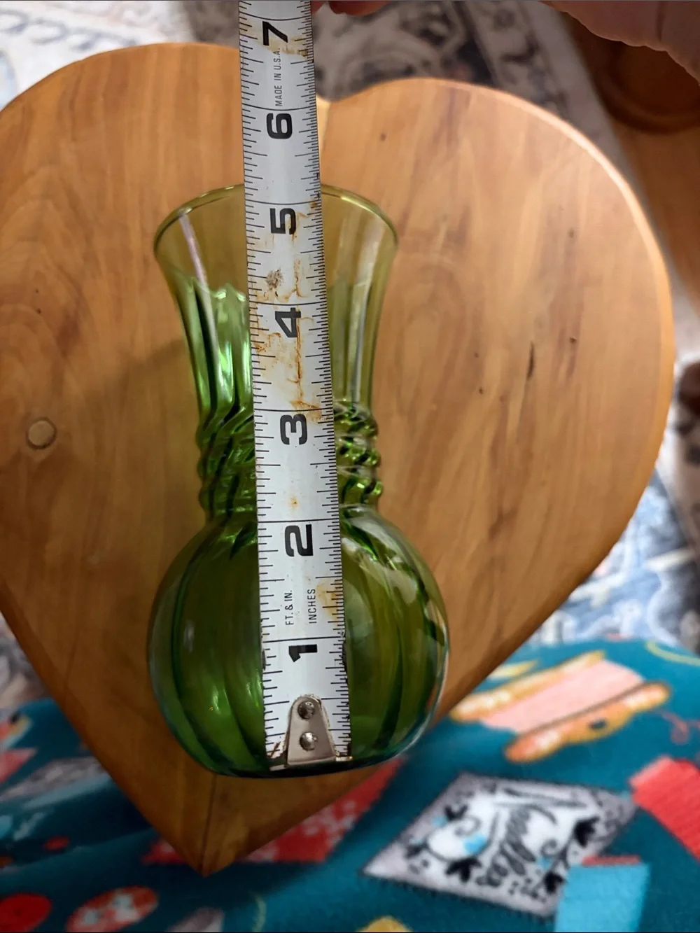 Vintage Green Glass Decorative Vase - Classic Ribbed Design